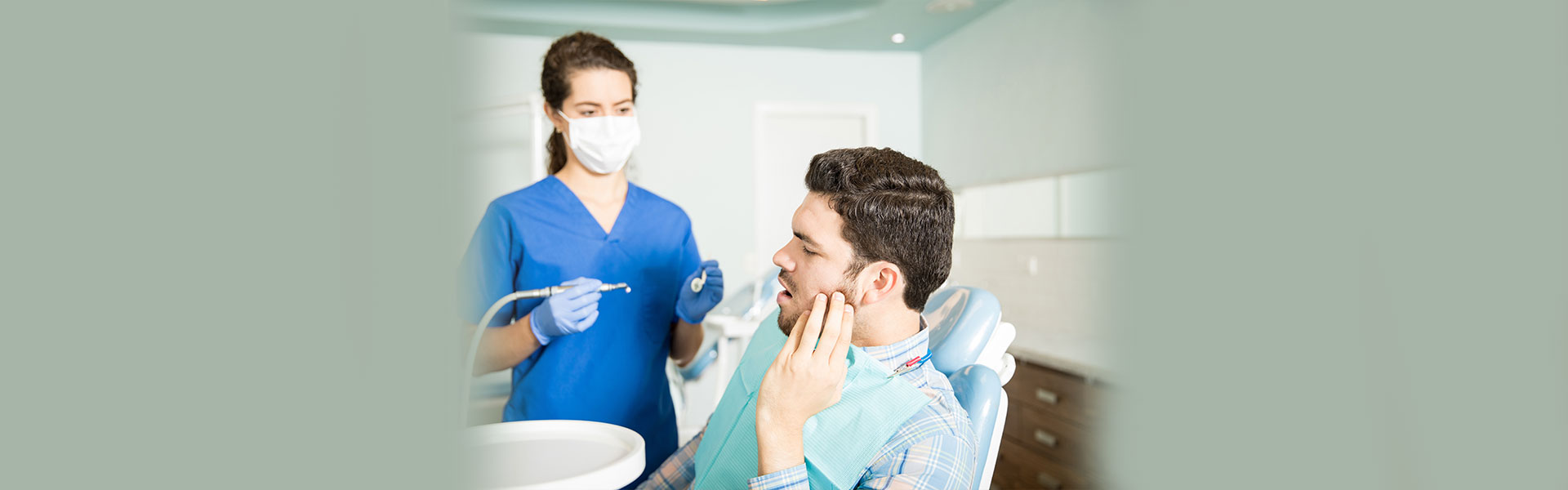 How to manage a dental emergency while waiting for a dentist?